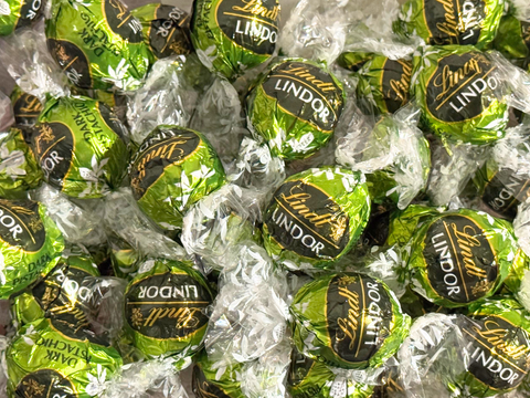 NEW | Pistachio Dark Chocolate Lindt Lindor