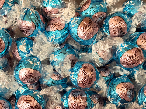 NEW | Cinnamon Roll Milk Chocolate Lindt Lindor