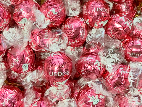 Strawberries & Cream White Chocolate Lindt Lindor
